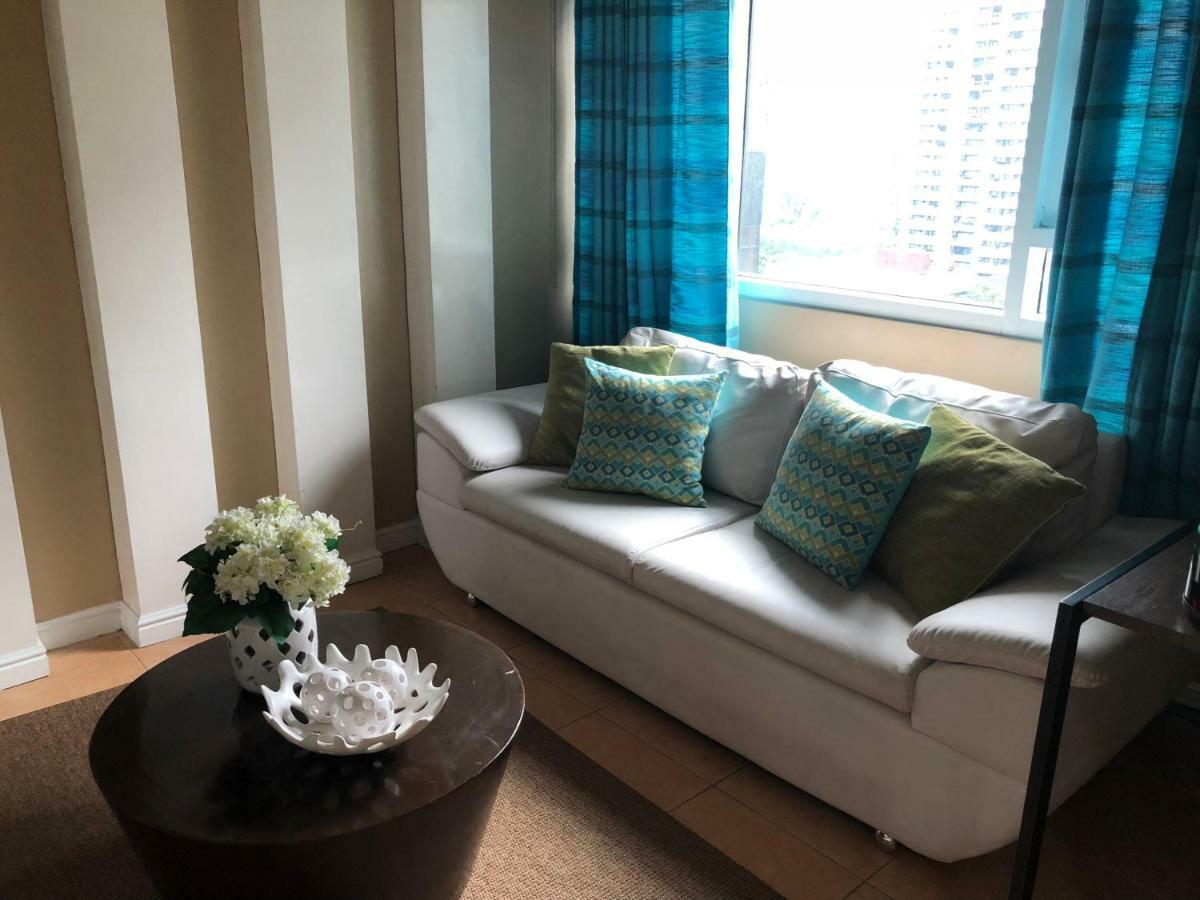 Loft Condo Beside Shangri-La Fort Manila Exterior photo